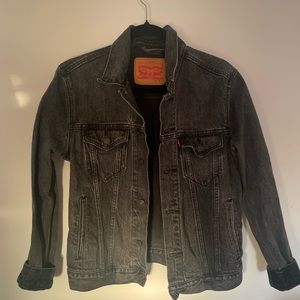 Black Levi’s denim jacket